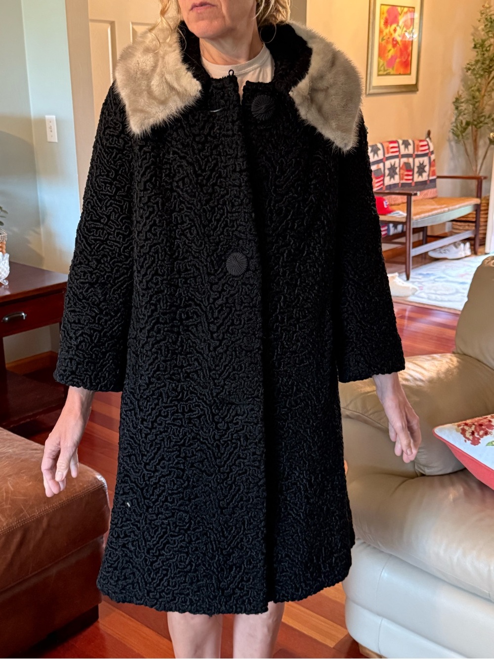 Vintage curly Persian lamb and wool coat in GREAT condition! Mink collar. - Picture 14 of 16